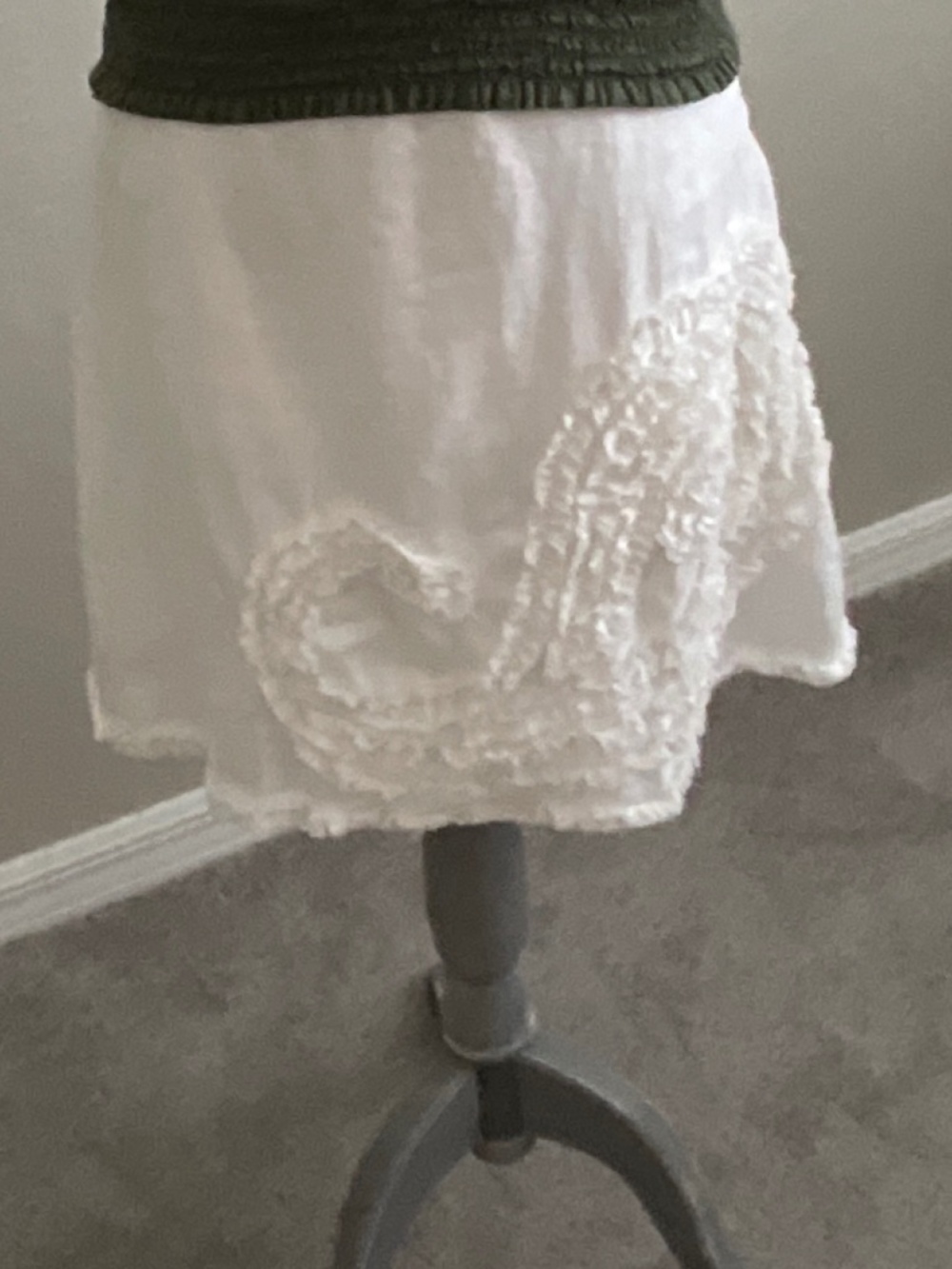 For Cynthia White Linen Skirt PM Petite Medium A-Line Swirl Detail